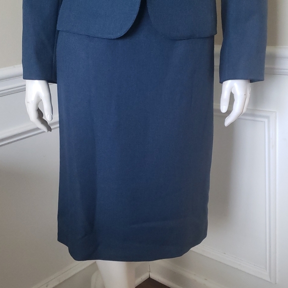 Suit - Picture 3 of 3